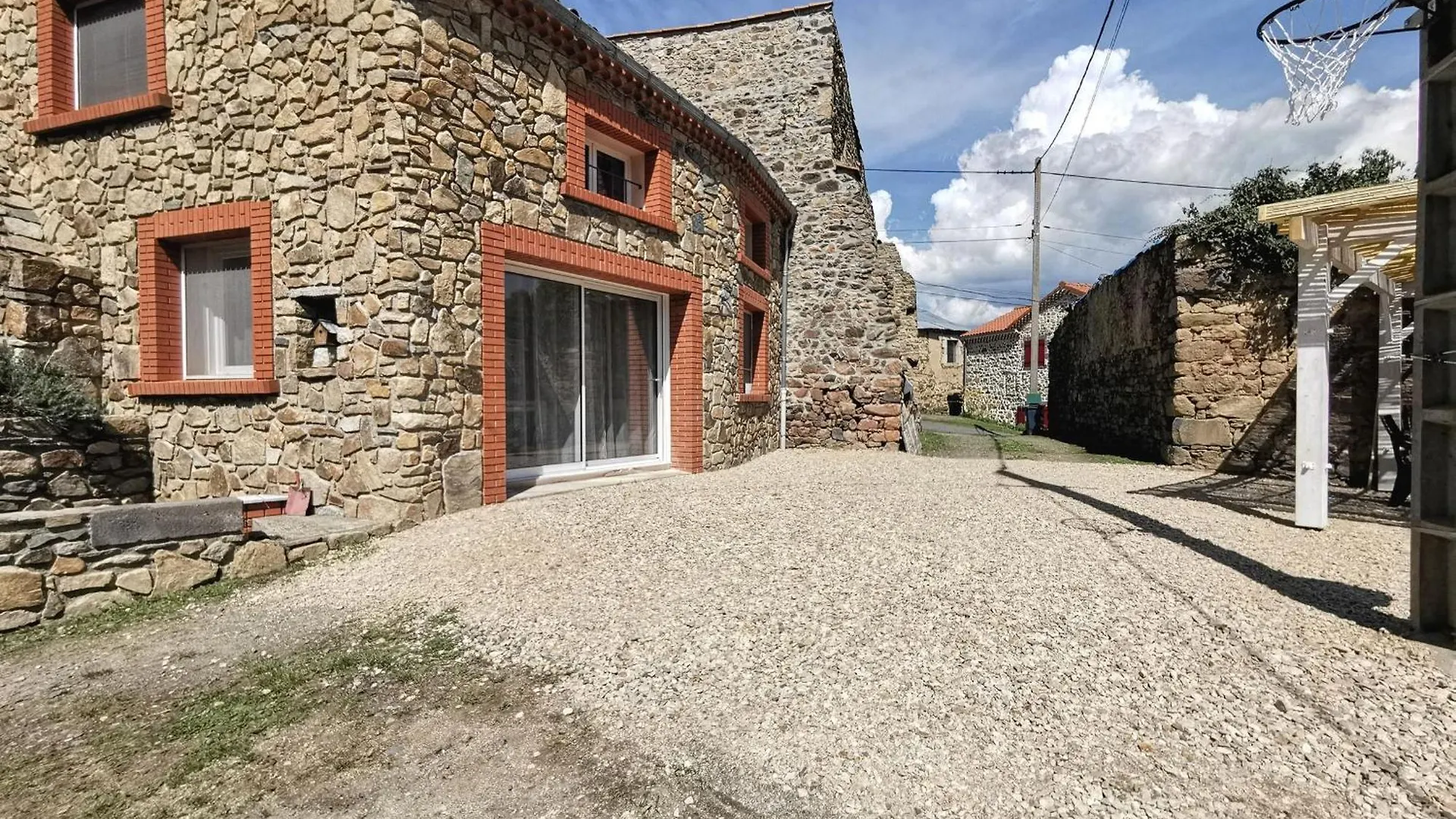 Holiday home Charmant Gite Renove Avec Sauna En Haute-Loire, Parfait Pour Randonnees Et Repos - Fr-1-582-344 Saint-Just-pres-Brioude